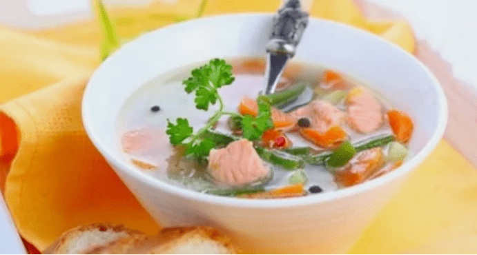 Zuppa di pesce con una dieta proteica