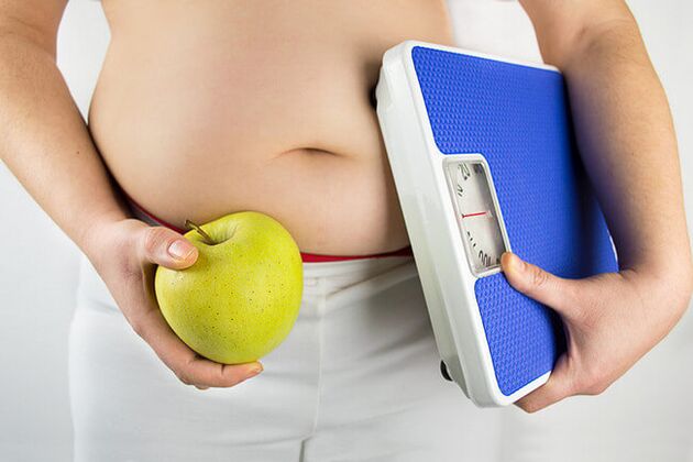 Prepararsi alla perdita di peso significa pesarsi e ridurre le calorie giornaliere. 